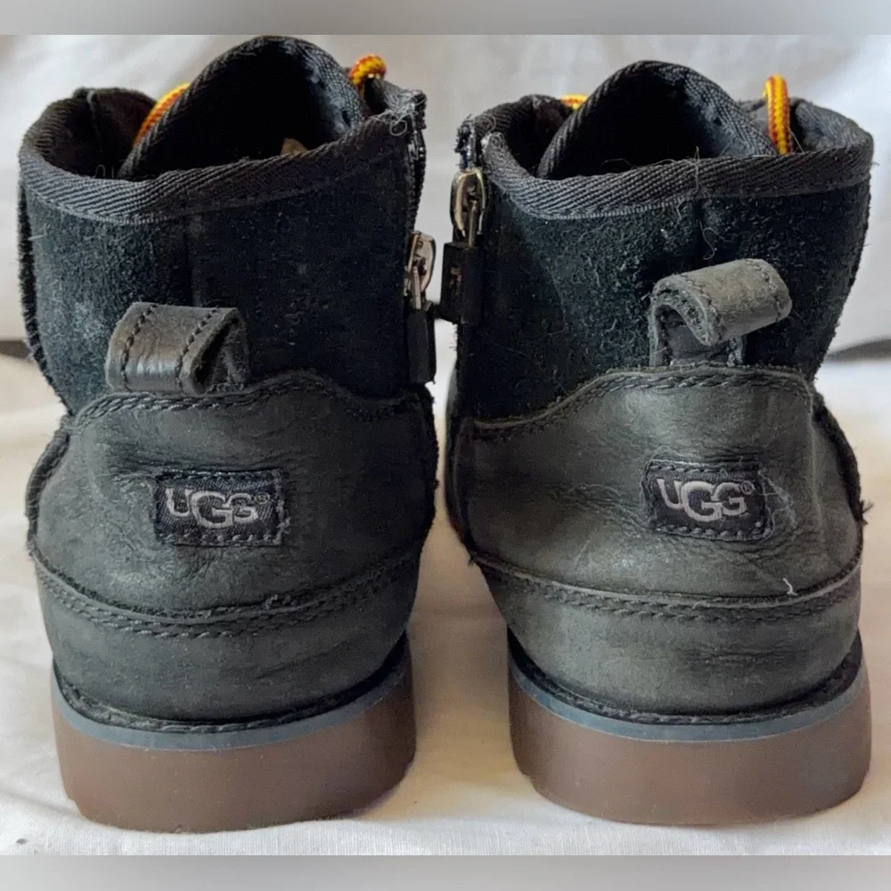 Kids UGG Bradley Ankle Boots Side Zippers Size 2 Black